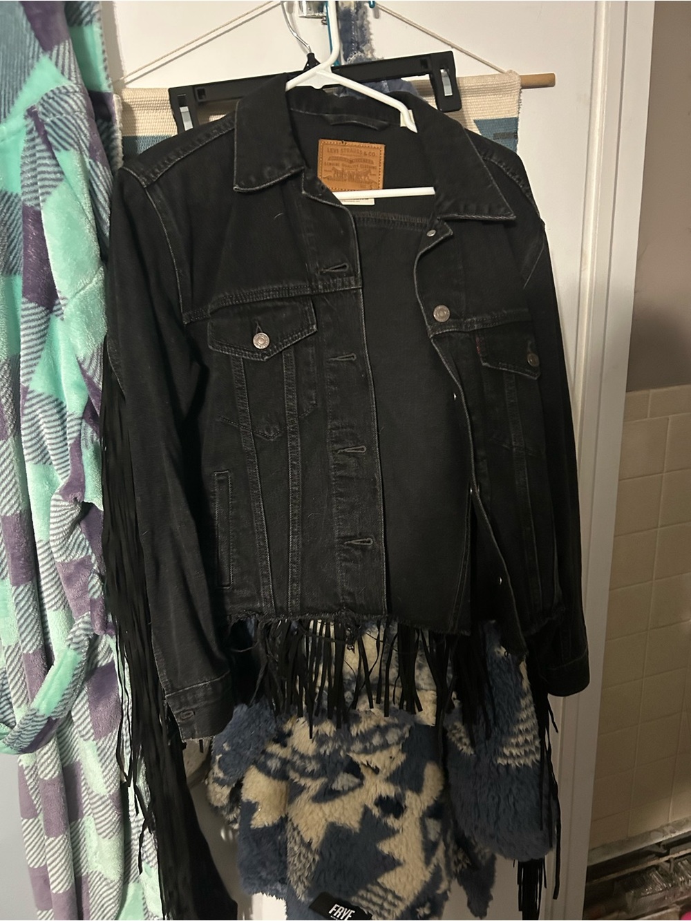 Levi’s ex boyfriend trucker fringe black jean jacket small